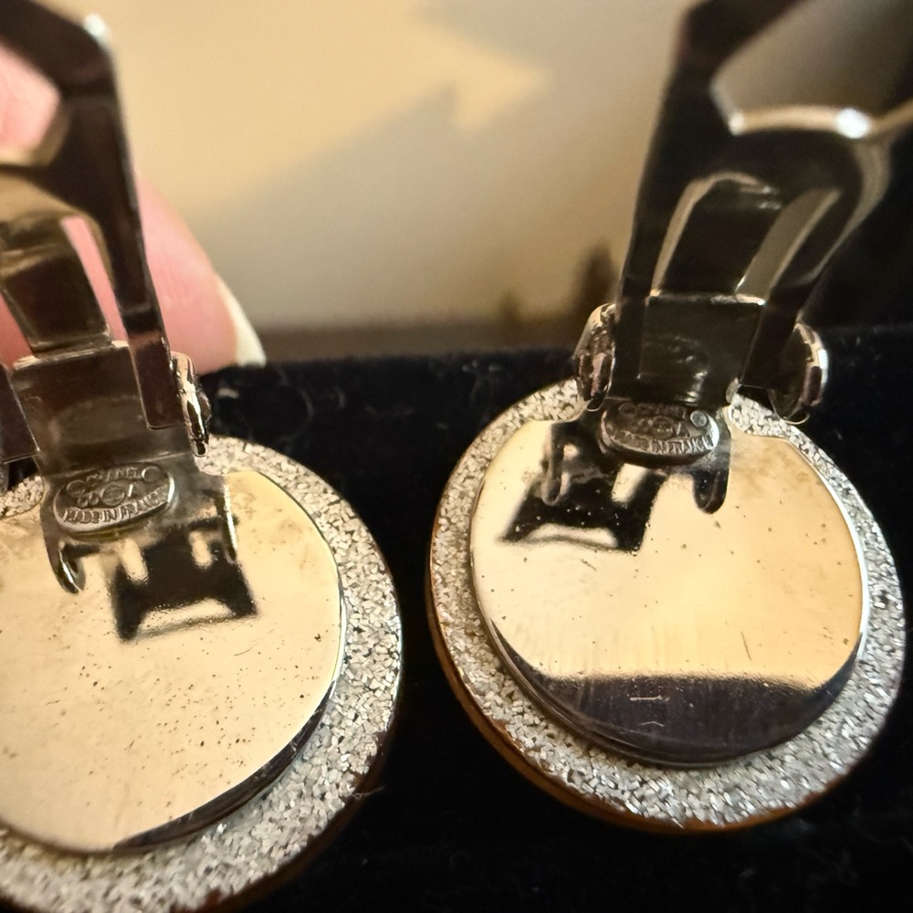 Chanel Gold CC Earrings - Picture 5 of 10